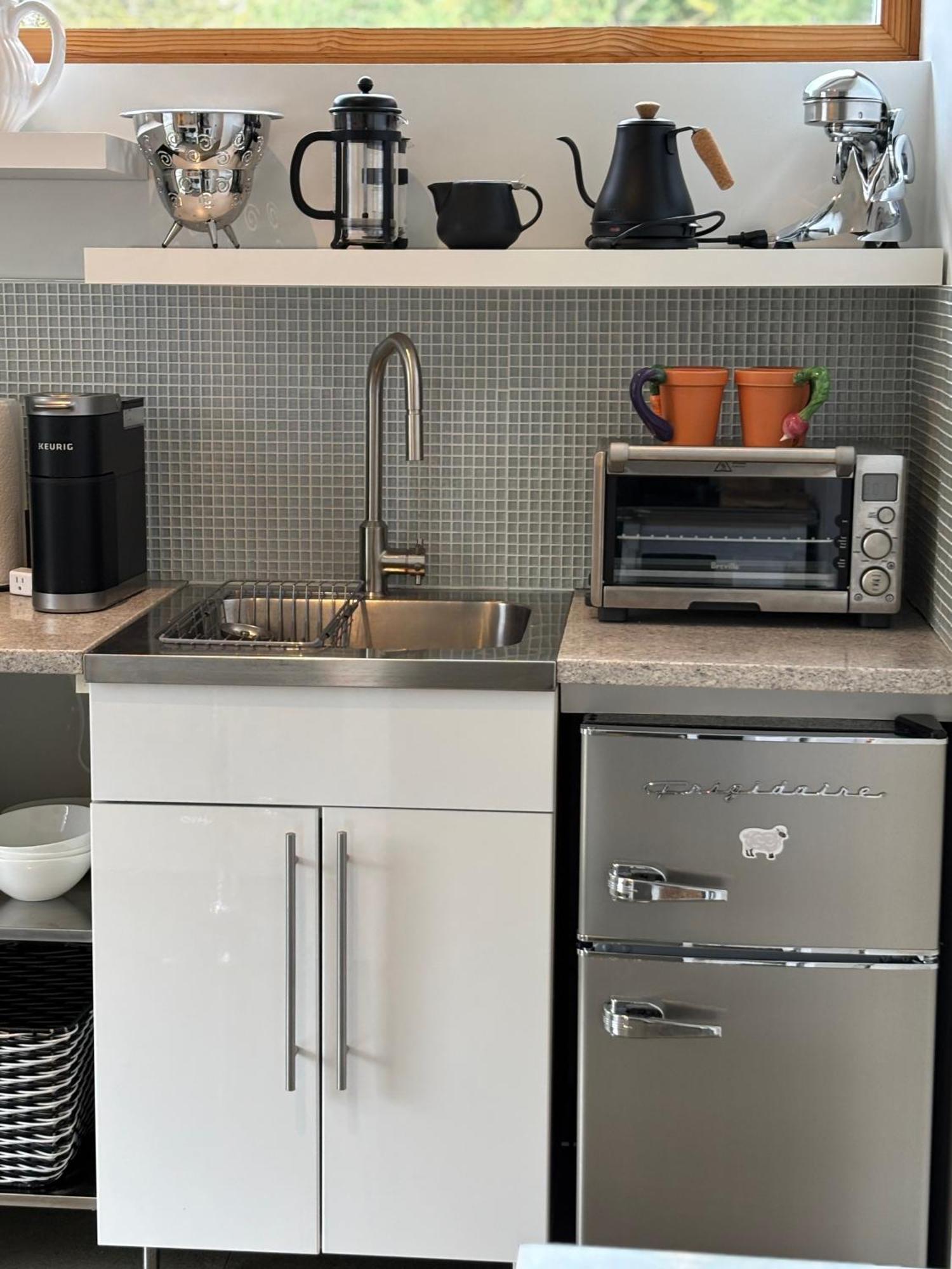 The Cube Apartment Cowichan Bay Bagian luar foto